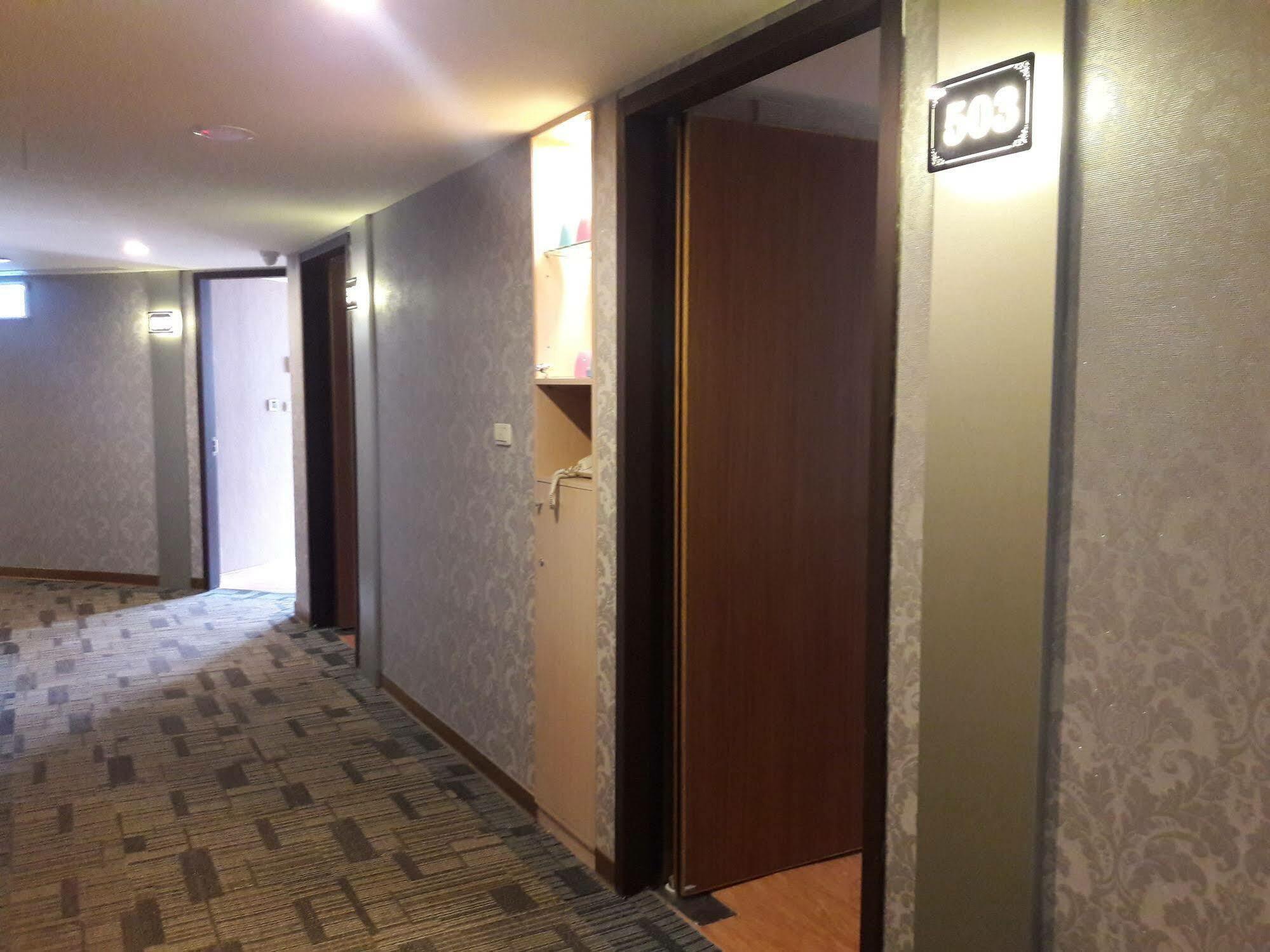 Mei Hotel Taichung Eksteriør bilde